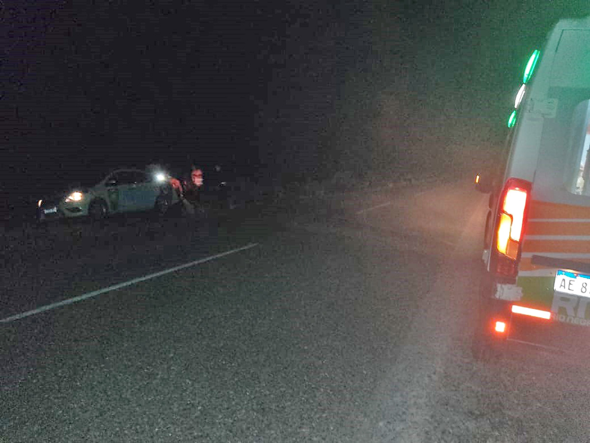 Dos viajantes se salvaron tras un vuelco en Ruta 6, en cercanías a Roca. Foto: gentileza