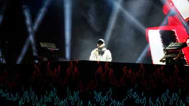 Bizarrap visitó por primera vez la región en la Fiesta Nacional de la Manzana. Foto: Juan Thomes