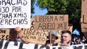 Protestan por la liberación del policía de Río Negro: «Somos tratados como delincuentes»