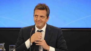 El Gobierno ordenó a organismos públicos a canjear bonos en dólares por títulos en pesos