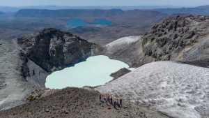 Hicieron cumbre en el volcán Copahue y no olvidarán ni el trekking ni estos paisajes de la Patagonia