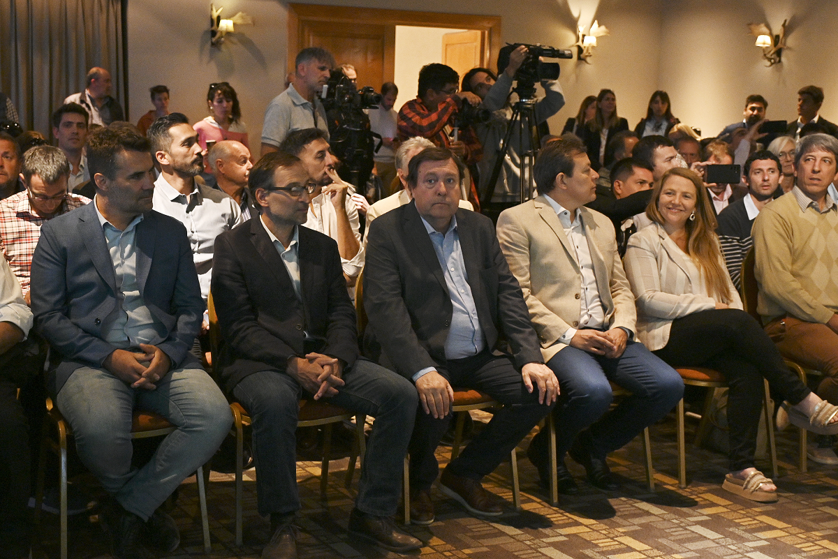El senador y candidato a gobernador, Alberto Weretilneck, valoró este jueves en Bariloche la alianza electoral que selló con sectores del peronismo y de la UCR. (foto Alfredo Leiva)