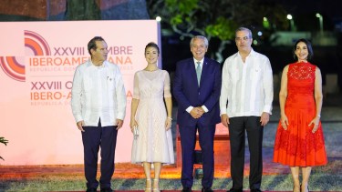 Alberto Fernández llegó a Santo Domingo este viernes. (Prensa presidencia).-