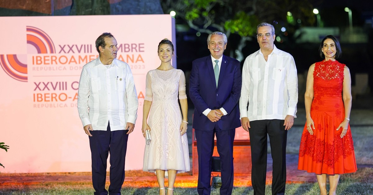 Alberto Fernández llegó a Santo Domingo para la Cumbre Iberoamericana: posible choque con Lasso thumbnail