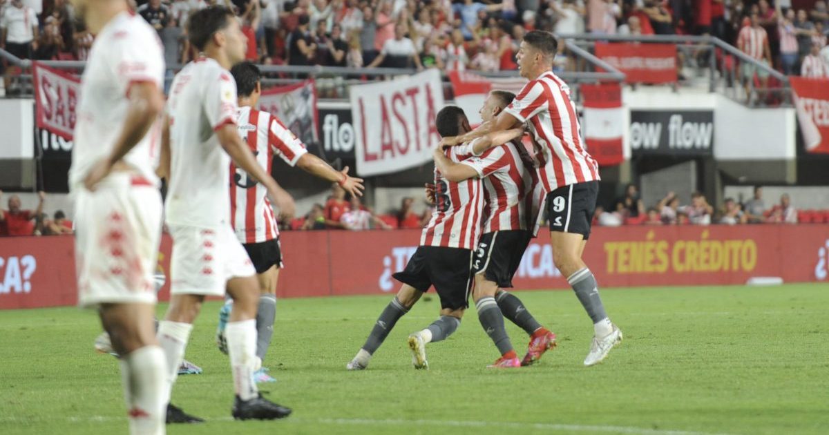 Agónica victoria de Estudiantes sobre Huracán para un estreno feliz de Eduardo Domínguez thumbnail