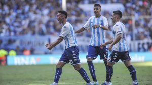 Racing superó por la mínima a Sarmiento en el Cilindro y regresa a la pelea en la Liga Profesional