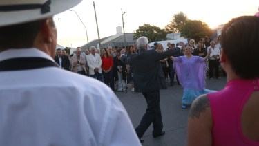 La escuela de folclore Cata Villarino estuvo en la apertura oficial de la fiesta. Foto: Pablo Leeguizamon.