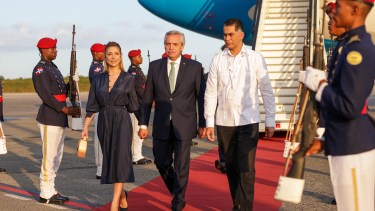 Alberto Fernández llegó a Santo Domingo para la Cumbre Iberoamericana: posible choque con Lasso