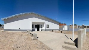 El colegio 158 de Fernández Oro estrenó su edificio, pero aseguran que «es muy chico»