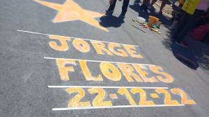 Pintaron una estrella amarilla por Jorge Flores, el joven que murió luego de protagonizar un doble choque en Neuquén