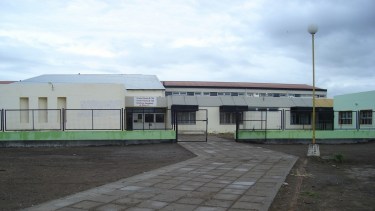 En el establecimiento ubicado entre los barrios 20 de Junio y América, funcionan tres escuelas.