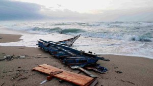 Sube a 70 la cifra de muertos por el naufragio frente a las costas italianas