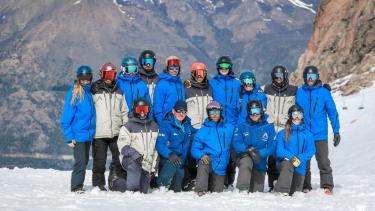 Un equipo de 12 instructores de esquí y snowboard participa del congreso Interski de Finlandia. Foto: Gentileza
