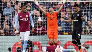 Dibu Martínez fue la figura en la goleada del Aston Villa por la Premier League
