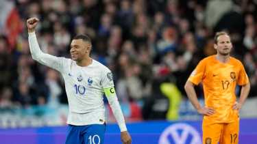 Mbappé facturó por duplicado para Francia. (AP Photo/Christophe Ena)