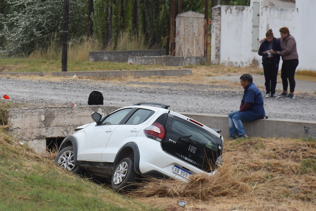 Por motivos que se investigan el vehículo perdió el control. Foto Juan Thomes
