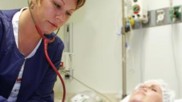 El acceso rápido a la atención médica es clave para evitar que las personas con ACV queden con secuelas graves.