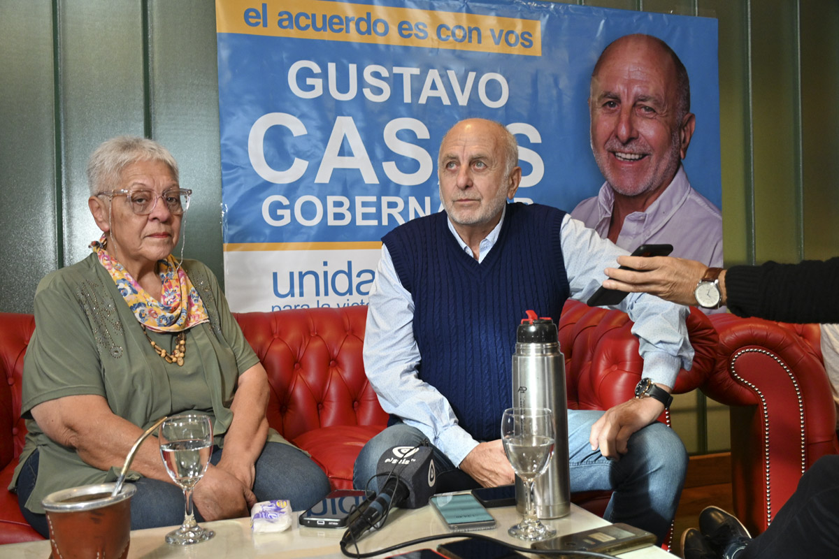 Gustavo Casas y Luisa Villarroel presentaron su propuesta electoral para Río Negro en Bariloche. Foto: Chino Leiva