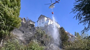 Un incendio en un terreno generó alarma en Bariloche y afectó una casa