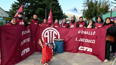 ATE Bariloche considera insuficiente la propuesta salarial del Gobierno de Río Negro y paró en la cordillera. Foto: Chino Leiva