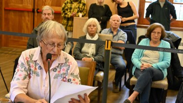 Vecinos del oeste y de las reservas naturales urbanas de Bariloche expusieron su postura crítica a un emprendimiento hotelero. Foto: Chino Leiva