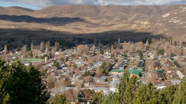 Murió una mujer apuñalada en Junín de los Andes: suspenden los festejos del Carnaval de Pehuén