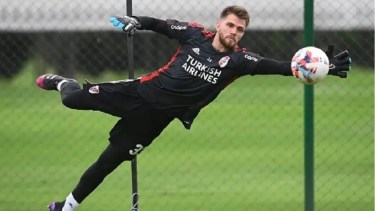 El cipoleño Centurión podría ser titular esta noche en Santiago del Estero.