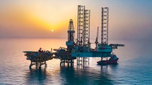 Una estatal china descubrió una importante reserva de petróleo en el mar