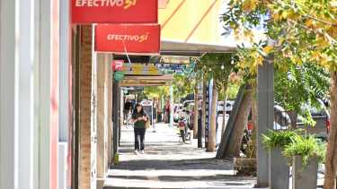 Desde el inicio de la pandemia la actividad comercial sufrió una abrupta caída  en Cipolletti. . (Foto archivo Florencia Salto)