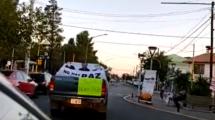 Imagen de «Llenamos las calles de ruido»: la emocionante caravana por los muertos de la destilería NAO en  Plaza Huincul