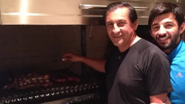 Ramón Díaz junto a su hijo Michael. 