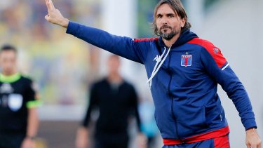 Diego Martínez, ex DT xeneize firmó contrato con el club guaraní, que ingresará a la Copa Libertadores en la Fase 2. 