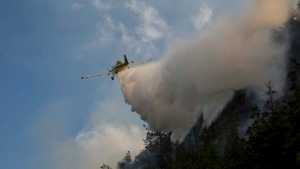 Hay autoevacuados y el fuego avanza hacia dos barrios en El Bolsón