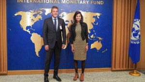 El FMI se reúne para aprobar las nuevas metas de reservas y el envío de US$ 5.300 millones
