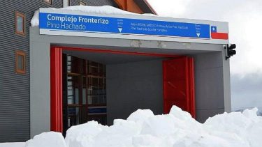 El paso fronterizo Pino Hachado  volvió a cerrarse tras una breve apertura esta mañana. Foto Archivo Twitter.