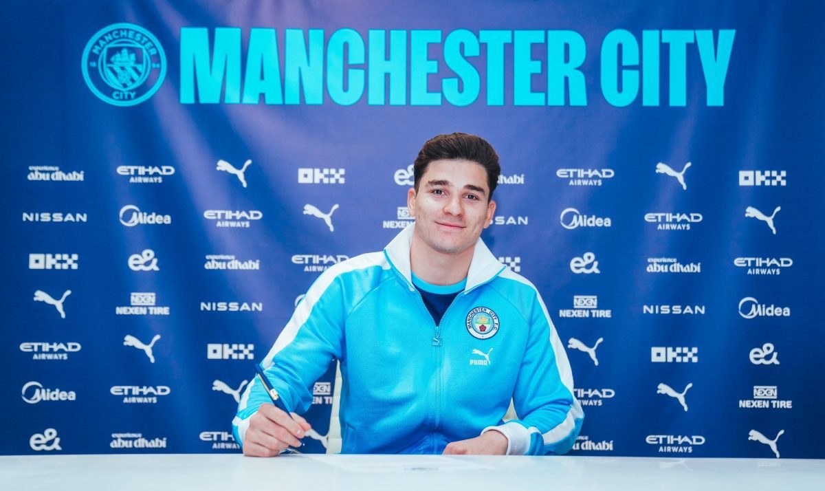 Álvarez amplió su contrato en Manchester City hasta el año 2028.