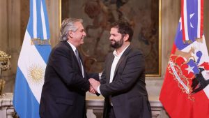 Tensión diplomática con Chile: Un ministro de Grabiel Boric tildó de “impertinente” a Alberto Fernández
