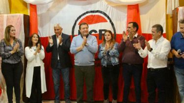 Weretilneck junto a Zidar, Matzen y otros dirigentes acompañó el lanzamiento de la UCR en la cordillera. Gentileza