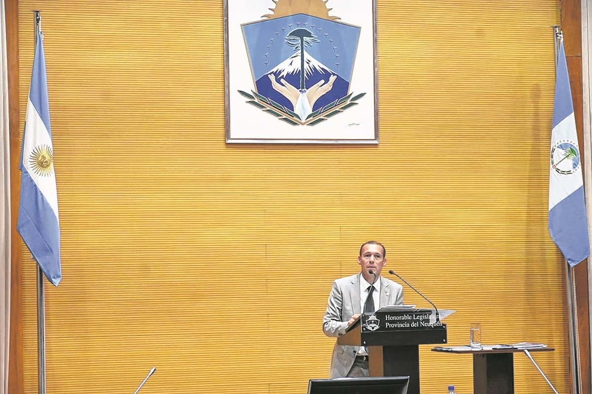 El gobernador Omar Gutiérrez dejó planes de desarrollo sectorial de la economía neuquina que se extienden hasta el 2030. (Florencia Salto)