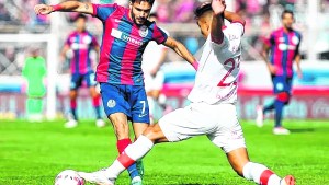 El puntero San Lorenzo y el invicto Huracán disputan el clásico en Parque de los Patricios