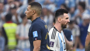 Una maestra utilizó un particular método para que sus estudiantes hagan silencio: «Messi o Mbappé»