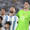 Imagen de La emoción de Messi, Dibu Martínez y Scaloni en el himno antes del partido de la Selección Argentina