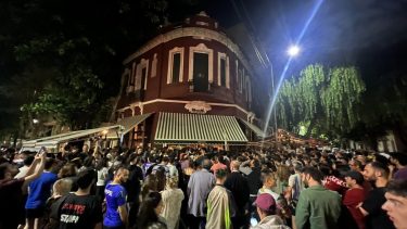 La famosa esquina del barrio de Palermo se llenó de gente por Messi.