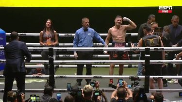 Maravilla Martínez resolvió la pelea en menos de 90 segundos.