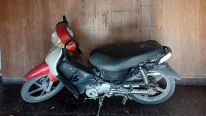 Intentó huir, pero lo retuvieron: circulaba en una moto que tenía pedido de secuestro