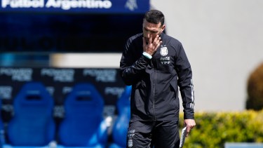 Soccer Football - World Cup - South American Qualifiers - Argentina Training - Julio Humberto Grondona Training Camp, Ezeiza, Argentina - October 6, 2021 Argentina coach Lionel Scaloni during training REUTERS/Agustin Marcarian