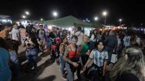 Al ritmo de «Muchachos» miles de regionales disfrutaron de la última noche de la Fiesta en Cipolletti