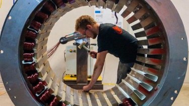 Las turbinas se construyeron con piezas que partieron incluso desde India.