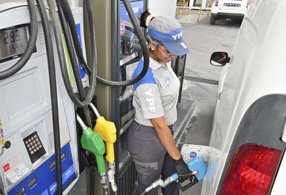 El presidente de YPF expresó que los diálogos con la secretaría de Energía por los precios de los combustibles pueden reactivarse. Foto: Archivo. 