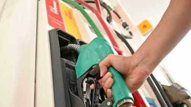 El gobierno confirmó aumentos mensuales para la nafta y el gasoil hasta agosto. Foto: Florencia Salto. 